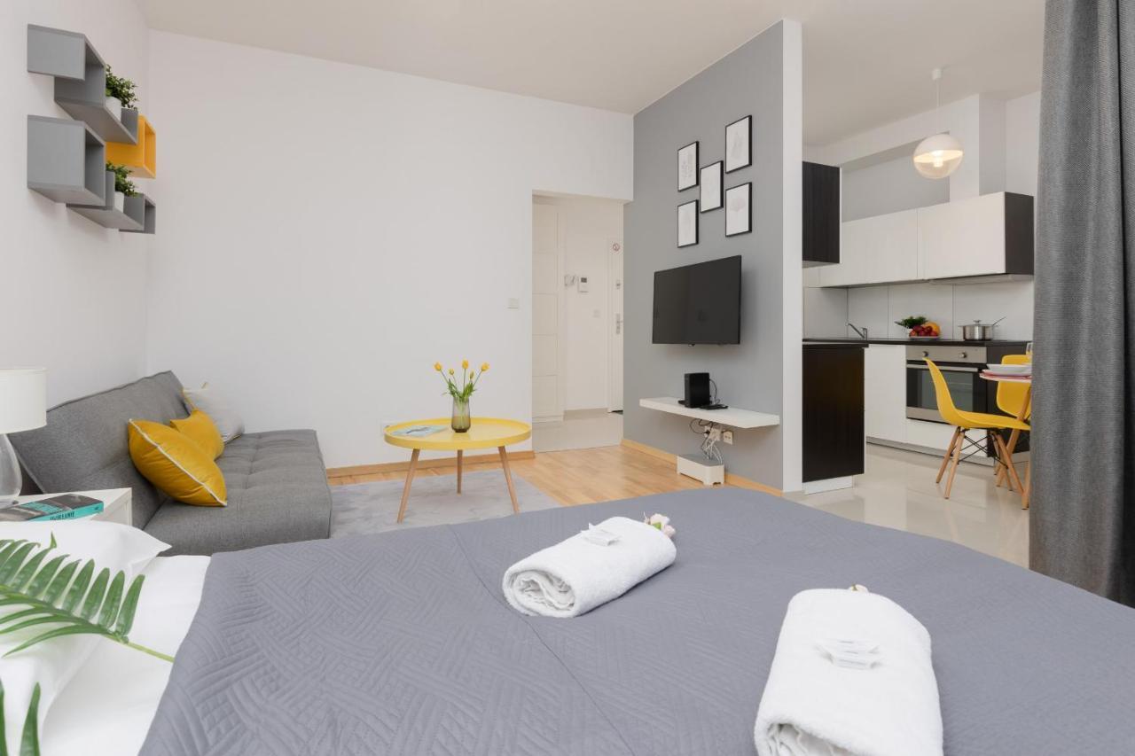 Warsaw Wola Apartment Near Nocny Market By Noclegi Renters Kültér fotó