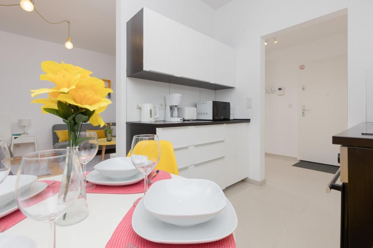 Warsaw Wola Apartment Near Nocny Market By Noclegi Renters Kültér fotó