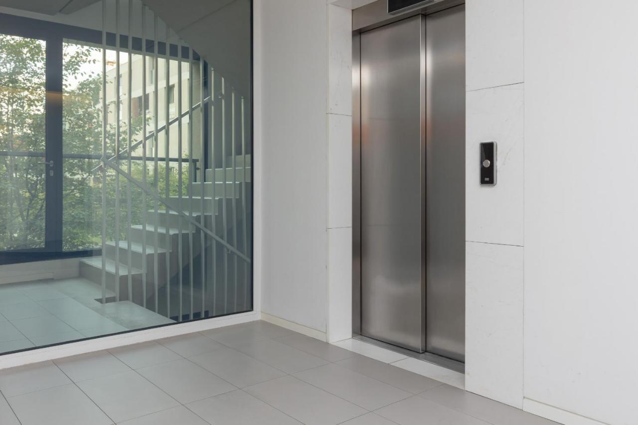 Warsaw Wola Apartment Near Nocny Market By Noclegi Renters Kültér fotó